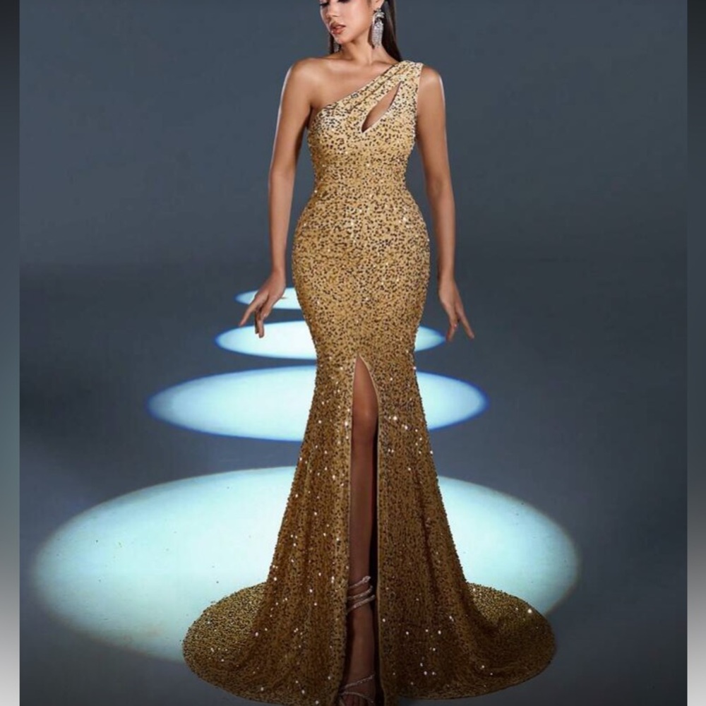 Elegant Gold One-Shoulder Evening Gown